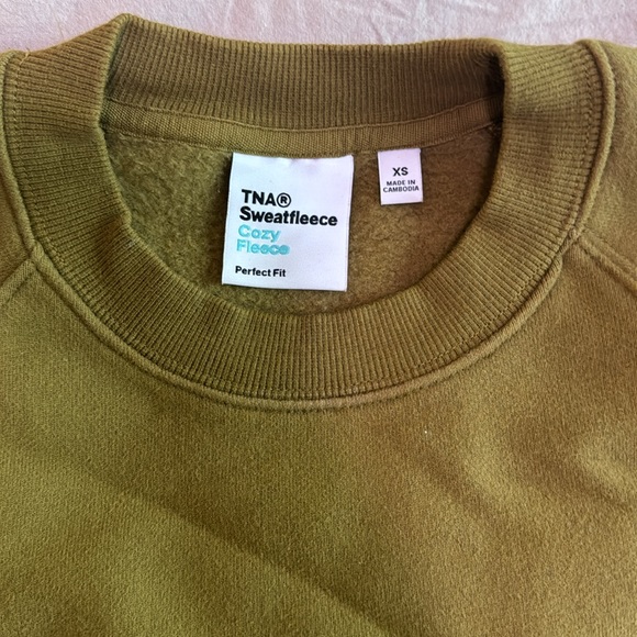 Aritzia olive cropped fleece - Picture 2 of 5